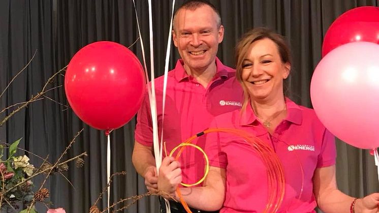 Anna och Mats  presenterar hur fiberanslutningen går till under fibermässan.