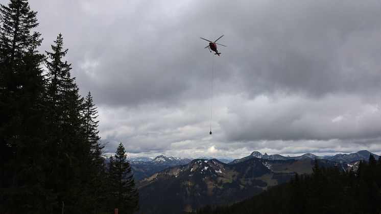 Transport von drei Transformatoren via Helikopter.