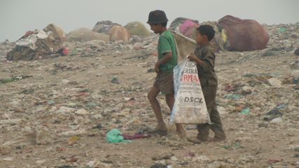 Nystartat arbete för barn på soptipp i Indien