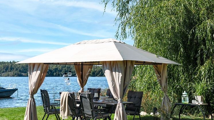 Rusta_2023_S2_Pavilion_Maui_3X4m_Florens_table_Neapel-chair-3-I