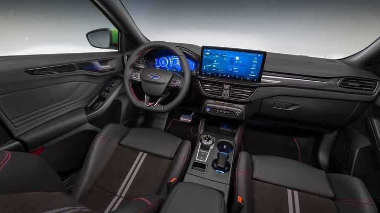 2021_FORD_FOCUS_ST_INTERIOR_04