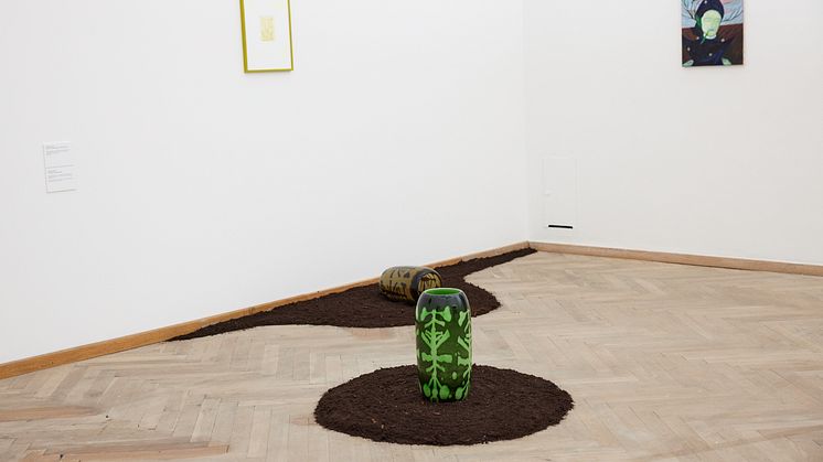 Anders Aarvik, Untitled (mennesket, amfibiet), 2022.Untitled (capsule), 2022. Kristoffer Bech, ext: parque, 2022