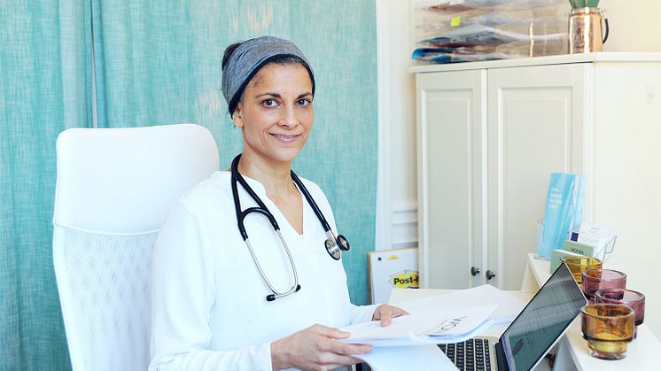 Wonsas grundare och läkare Gita Rajan på specialistkliniken i Gamla stan, Stockholm