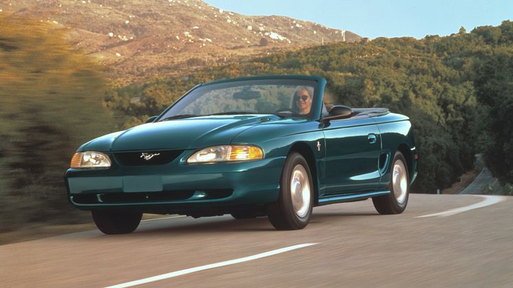 1995-Gen4_ford_mustang_convertible.jpg