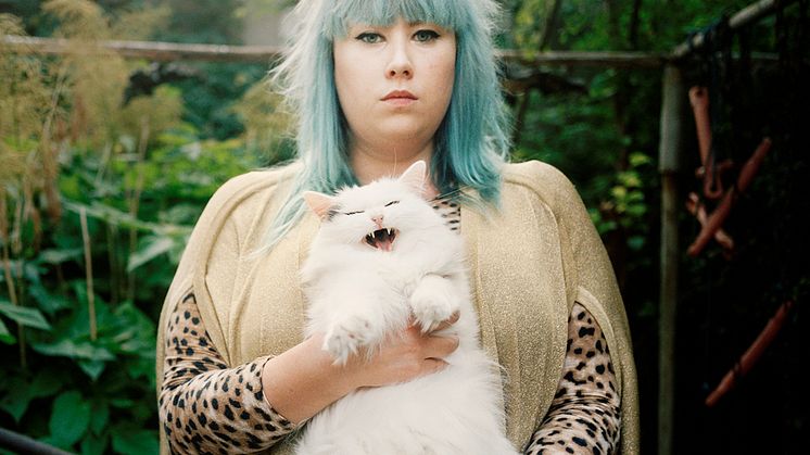 I ”Katt People” sätter fotografen Julia Lindemalm fokus på katter och deras människor.