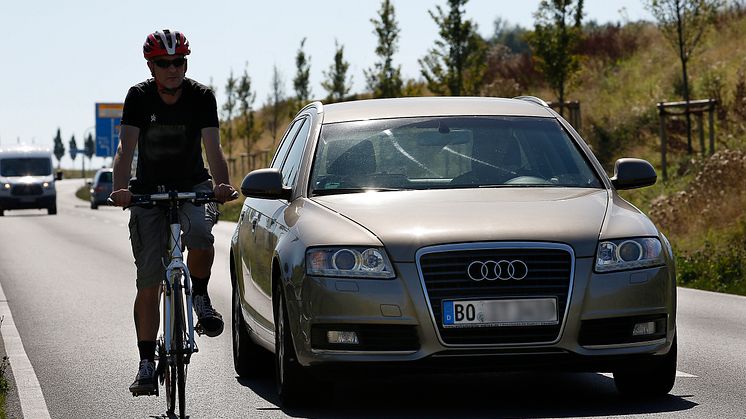 Studie: Fahrradfahrer profitieren kaum vom Fußgängerschutz am Auto