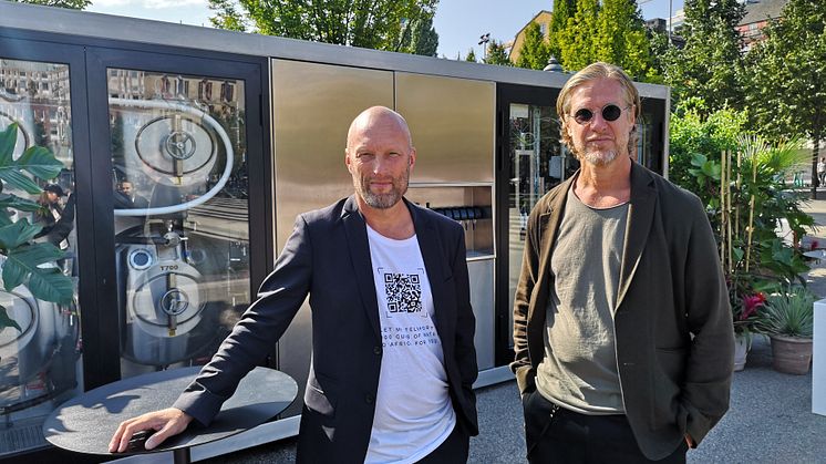 Ulf Stenerhag, vd och medgrundare och Martin Renck, kreativ chef och medgrundare vid Wayouts demo i Kungsträdgården.