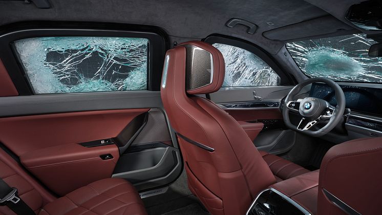 P90516681_highRes_the-new-bmw-760i-xdr
