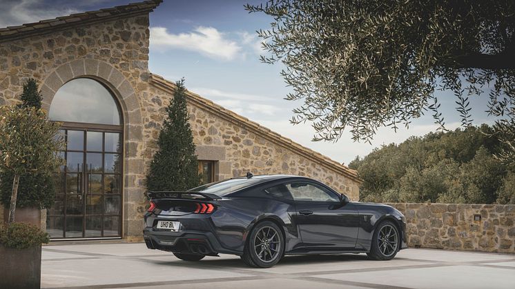 2024_FORD_MUSTANG_DARK-HORSE_1