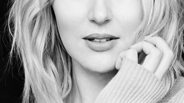 Sanna Nielsen firar 20 år som artist med nya singeln ”Dansar Bort Med Någon Annan”