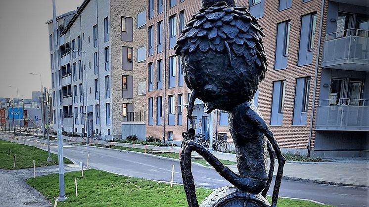 Joakim Ojanens koknstverk "Tidsresenären" i Kajstaden på Öster Mälarstrand, Västerås. Foto: västerås konstmuseum