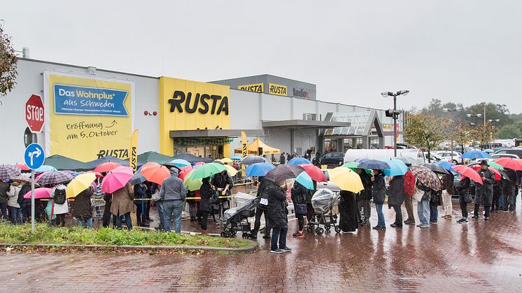 Rusta öppnar i Schwentinental nära Kiel, Tyskland, den 5 oktober 2017
