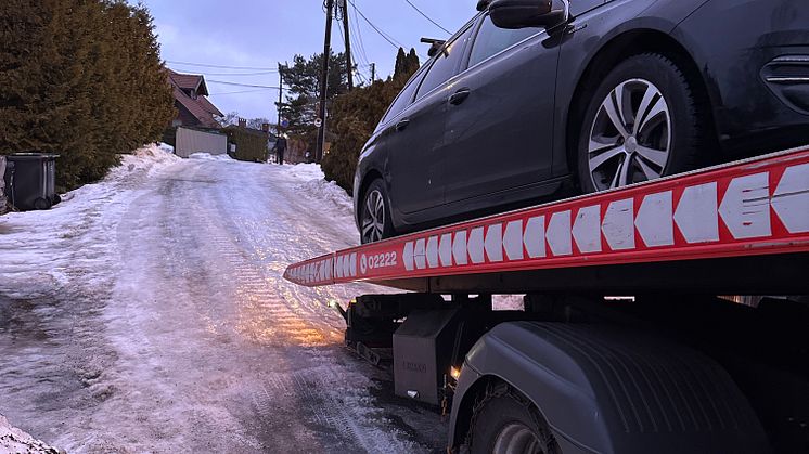 Bergingsbil fra Redgo ute på oppdrag nylig. Mange trenger veihjelp, eksempler er: står fast på glatta, startvansker, problemer i forbindelse med 12 volts batteri på elbiler. 