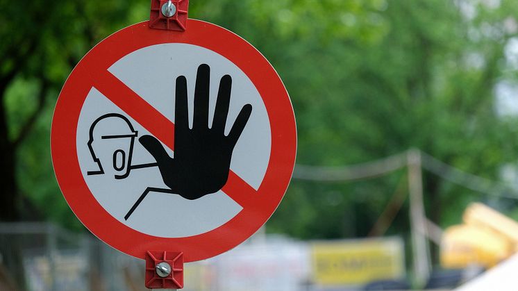 Was tun mit Asbest auf der Baustelle? Quelle: NickyPe auf Pixabay