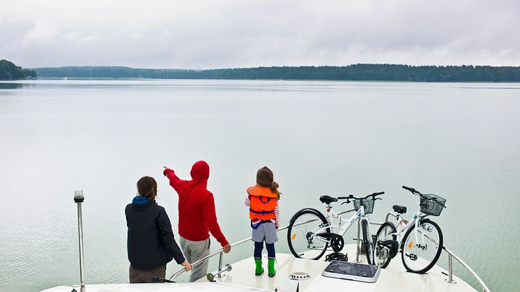 Unvergessliche Entdecker-Momente mit der Familie kann man bei einem Urlaub auf dem Wasser in Brandenburg und Mecklenburg-Vorpommern erleben. Foto: TMB-Fotoarchiv/Yorck Maecke. 