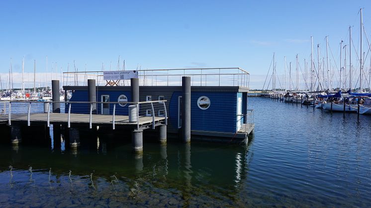 Das Coworking Schiff "Klönship" liegt im Yachthafen Burgtiefe auf Fehmarn ©Tourismus-Service Fehmarn Lina Rotte
