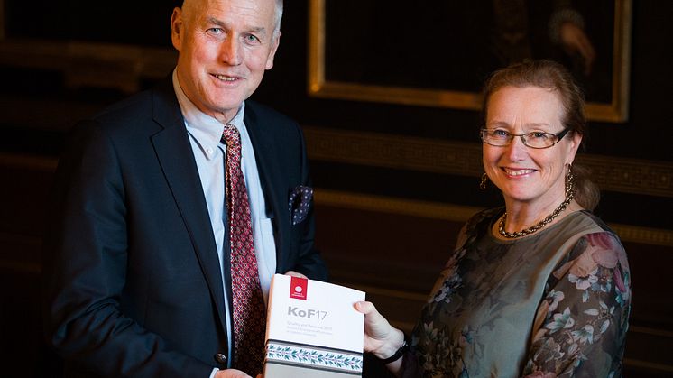 Tredje utvärderingen klar och överlämnad till rektor Eva Åkesson.