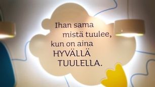 Turengin jäätelötehtaan infotaulu saa hymyilemään