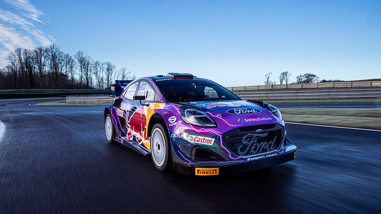 Tältä näyttää M-Sport Ford Puma Hybrid Rally1 -auto; talli Monte Carlon MM-avauskilpailuun neljällä autolla