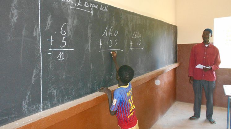 Fightness bidrar med ett nytt klassrum i Mopti och  är del av ett större skolprojekt Barnfonden startade 2017.