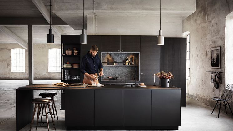 Drømmekjøkkenet S45 Bistro ask brunbeiset/ svart 