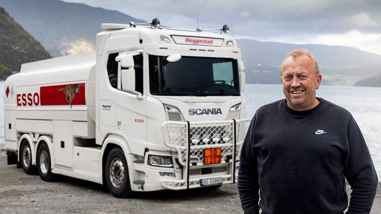 TILBAKE: Svein Eirik Heggestad fra Sogn var en av de første som fikk bruk for Scanias sideairbag. Den gjorde at han bare fikk noen skrammer etter møteulykken med et annet vogntog i 2019.