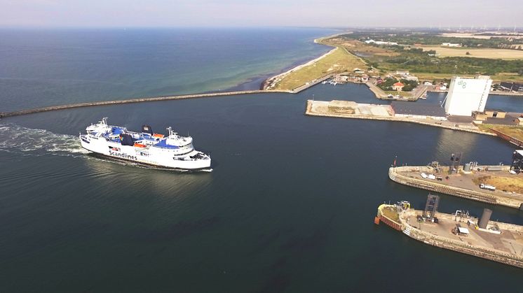 Scandlines' Hybridfähre "Deutschland" im Hafen von Rødby