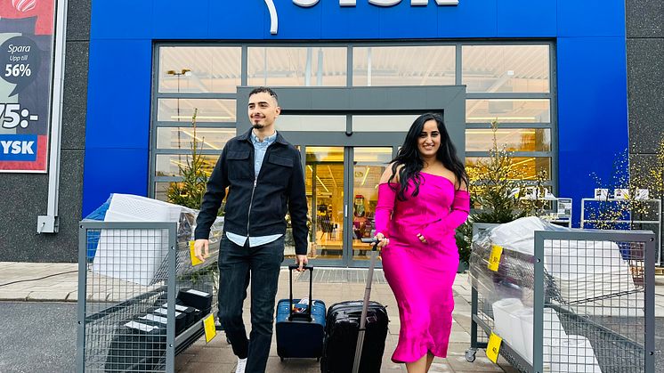 JYSK-medarbetarna packar resväskan och åker på fest. Under tiden håller butikerna stängt. 