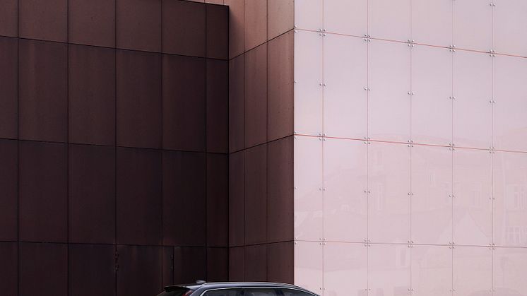 Volvo V90 Recharge T8 plug-in hybrid i Platinum Grey