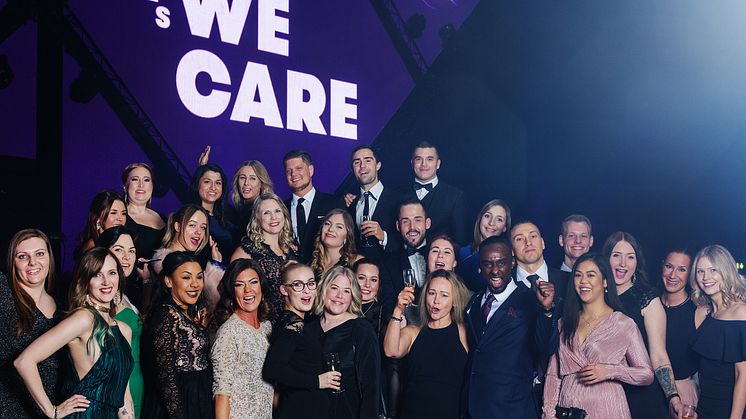 YES, WE CARE: Ansatte i Nordic Choice Hotels under årets interne vinterkonferanse. Temaet for konferansen var hotellkonsernets CSR-program, kalt WeCare. (Foto: Nadia Frantzen)