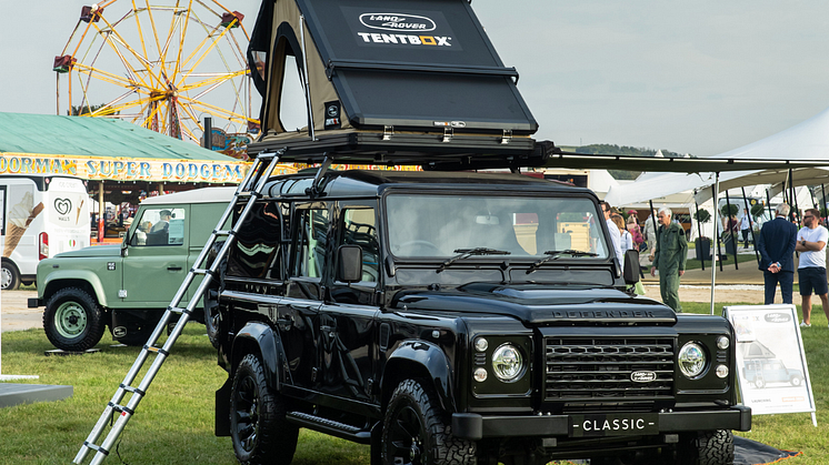 AUTENTISK OG ORIGINAL: LAND ROVER CLASSIC INTRODUCERER NYE KLASSISKE DEFENDER-DELE VED GOODWOOD REVIVAL