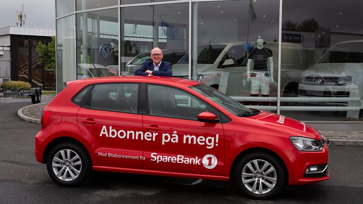 Den første abonnementsbilen fra SpareBank 1 ruller i disse dager ut på norske veier, i samarbeid med AVIS Østfold, Dahles Bilutleie og Dahles Auto Sarpsborg. På bildet: Svein Skovly, prosjektleder for Bilabonnement fra SpareBank 1.
