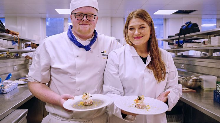 Minister Myrseth was challenged to cook alongside student Harry Harvey, who designed a dish celebrating Norwegian cold-water prawns, especially for the visit.