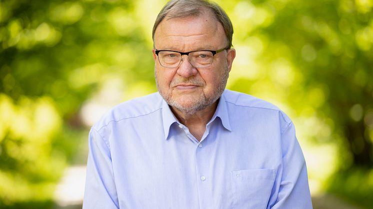 Dag Blanck är professor i nordamerikastudier och föreståndare för Svenska institutet för nordamerikastudier (SINAS) vid Uppsala universitet. 