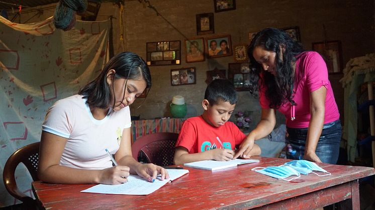 Dayana lives with her mother, older sister and younger brother