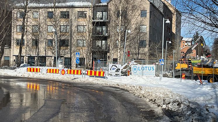 Den avstängda delen av Västergatan öppnas upp för fordonstrafik i en körriktning – från Storgatan mot Sundsgatan. Foto: Piteå kommun