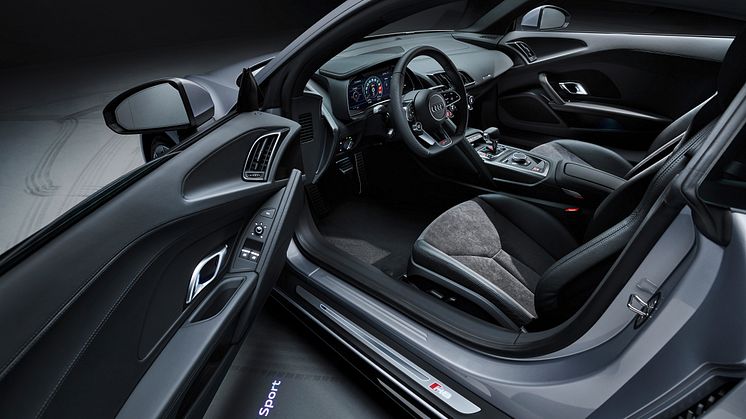 Audi R8 V10 RWD (Florettsølv)