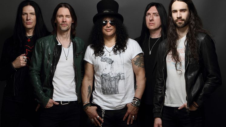 SLASH FT. MYLES KENNEDY & THE CONSPIRATORS (fra venstre): TODD KERNS, MYLES KENNEDY, SLASH, BRENT FITZ og FRANK SIDORIS  (c) GENE KIRKLAND