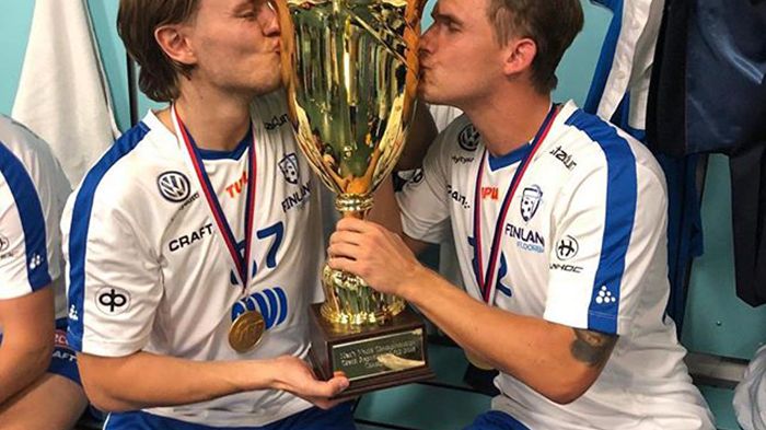 Craft blev för första gången världsmästare i innebandy när Finland besegrade Sverige.