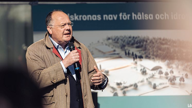 Första spadtaget ishallen_28