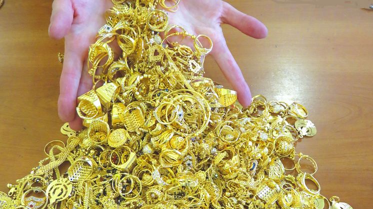 LON 215 Rings 1