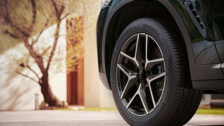 Continental_UltraContact_Car_2.jpg