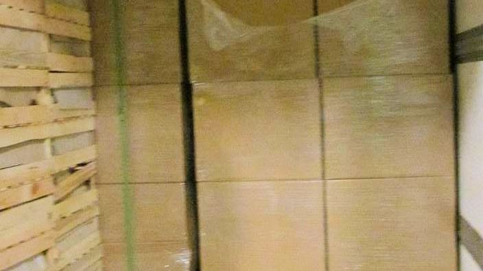 SE 16.16 Cigarette smuggling attempt crumbles at border