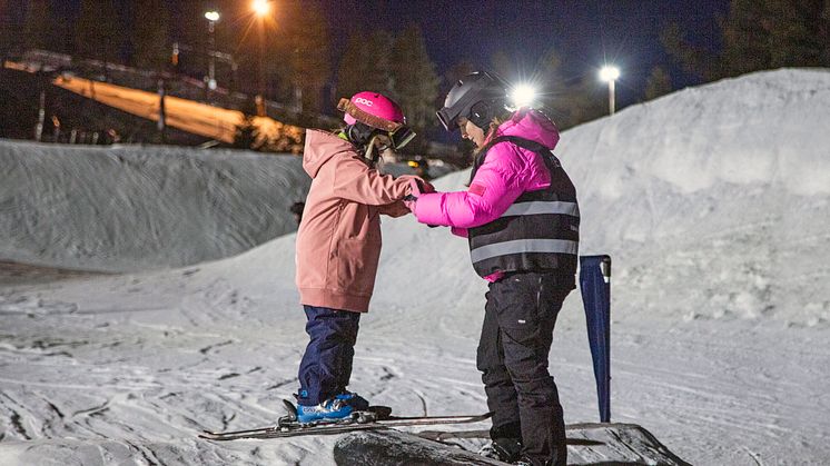 Skidcommunityn Jarse Ski Team tränar i Järvsö snöpark