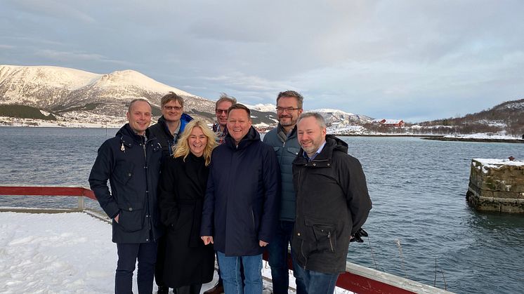 Katri Inkerø, franchise- og prosjektdirektør i Quality Hotel og Yngve Skog Rodal, hotelldirektør og prosjektleder (første rekke, tredje fra venstre) sammen med resten av gjengen i Hotel Richard With AS.