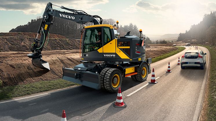 Nya hjulgrävaren Volvo EWR150E är en av de modeller som går att få med Premium Guldavtal från Swecon.