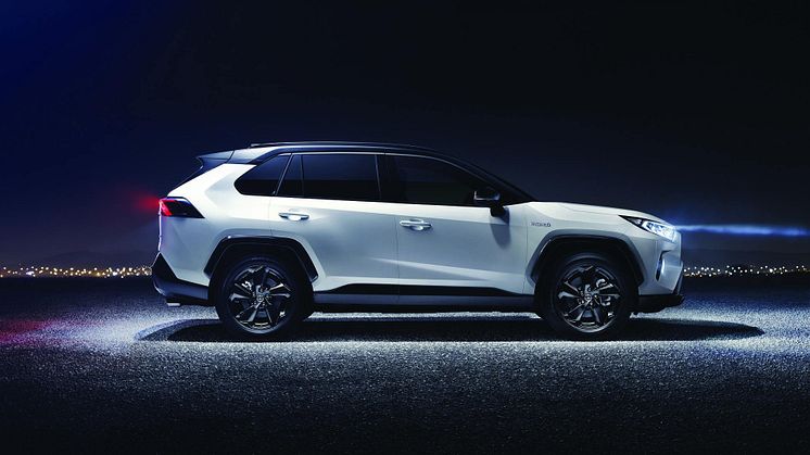 Helt SUV – helt Hybrid: Prisene er nå klare for Toyotas nye RAV4. Foto: Toyota