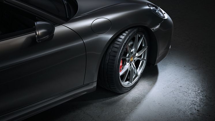 Däcktillverkaren Hankook inleder ännu ett OE-samarbete tillsammans med Porsche. Sportbilstillverkarens nya modell 718 Boxster kommer OE-utrustas med Hankooks exklusiva UHP-sommardäck Ventus S1 evo 3 fr.o.m. våren 2021