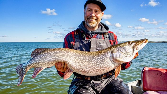 Claes "Svartzonker" Claesson på gäddfiske. Foto Philip Truong