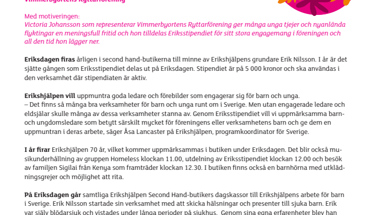 Victoria Johansson tar emot Eriksstipendiet i Vimmerby